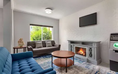 Photo 4 - Days Inn by Wyndham Kansas City International Airport