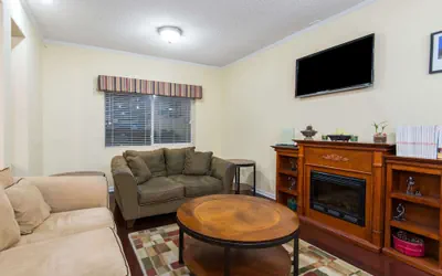 Photo 3 - Days Inn by Wyndham Kansas City International Airport