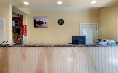 Photo 5 - Econo Lodge West Yarmouth on Cape Cod