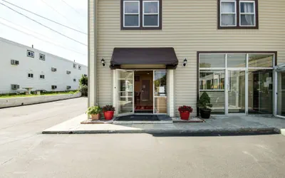 Photo 2 - Econo Lodge West Yarmouth on Cape Cod