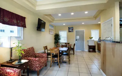 Photo 3 - Econo Lodge West Yarmouth on Cape Cod