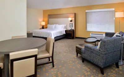 Photo 5 - Holiday Inn & Suites Overland Park-Conv Ctr by IHG