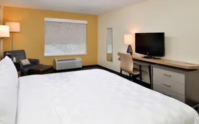 Photo 5 - Holiday Inn & Suites Overland Park-Conv Ctr by IHG