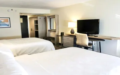 Photo 3 - Holiday Inn & Suites Overland Park-Conv Ctr by IHG