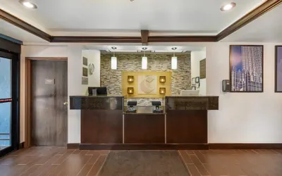 Photo 3 - Comfort Inn & Suites Butler