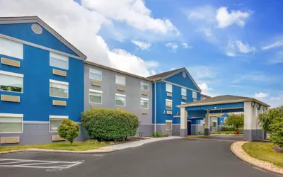 Photo 2 - Comfort Inn & Suites Butler