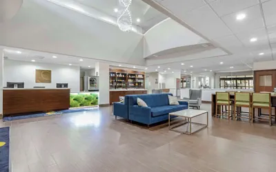 Photo 5 - Comfort Suites Houston NW - Vintage Park