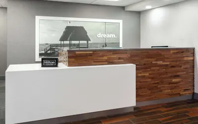 Photo 2 - Hampton Inn Ft. Lauderdale-Commercial Blvd.