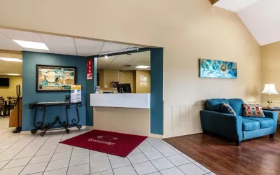 Photo 2 - Econo Lodge Inn & Suites Dickson