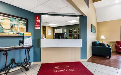 Photo 3 - Econo Lodge Inn & Suites Dickson