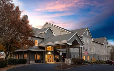 Photo 2 - La Quinta Inn & Suites by Wyndham Eugene