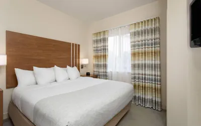 Photo 4 - Hawthorn Extended Stay by Wyndham Naples
