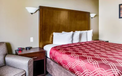 Photo 4 - Econo Lodge Newport