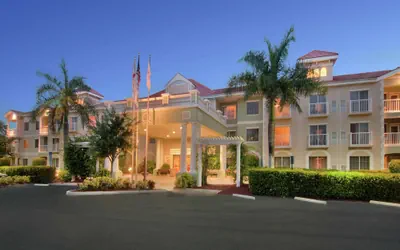 Photo 2 - DoubleTree Suites by Hilton Naples