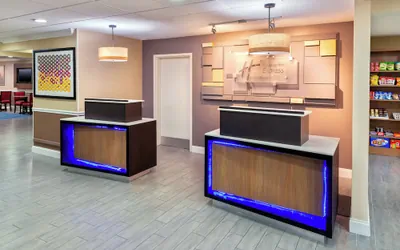 Photo 2 - Holiday Inn Express & Suites Naples North - Bonita Springs by IHG