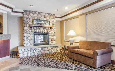 Photo 4 - Comfort Inn & Suites Lincoln City