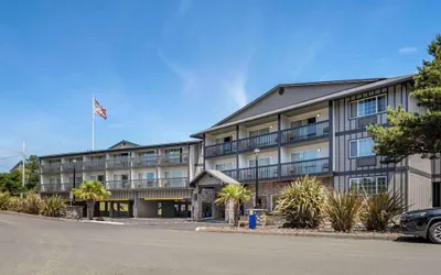Photo 2 - Comfort Inn & Suites Lincoln City