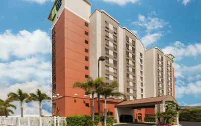 Photo 2 - Holiday Inn Express & Suites Nearest Universal Orlando by IHG