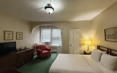 Photo 5 - Windsor Inn Hotel