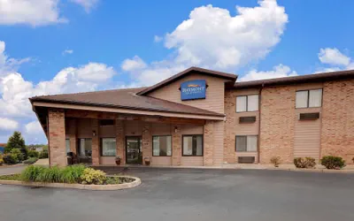 Photo 2 - Baymont by Wyndham Battle Creek Downtown