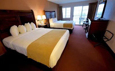 Photo 5 - Crown Choice Inn & Suites Lakeview & Waterpark