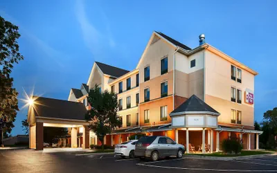 Photo 2 - Best Western Plus Kalamazoo Suites