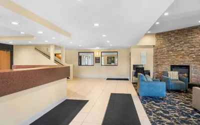 Photo 5 - White Pines Inn & Suites