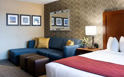 Photo 5 - Comfort Inn & Suites Logan International Airport
