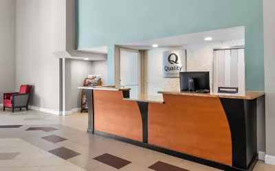 Photo 4 - Quality Suites Waldorf