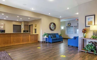 Photo 2 - Comfort Inn & Suites Pittsburg KS