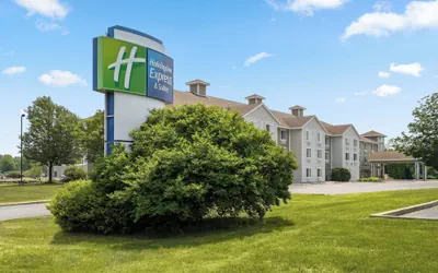 Holiday Inn Express & Suites New Buffalo by IHG