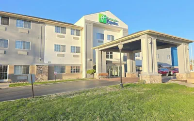 Holiday Inn Express & Suites St Joseph by IHG