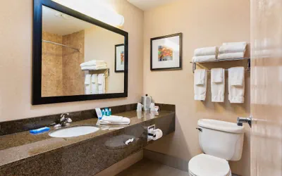 Photo 5 - Country Inn & Suites by Radisson, South Haven, MI