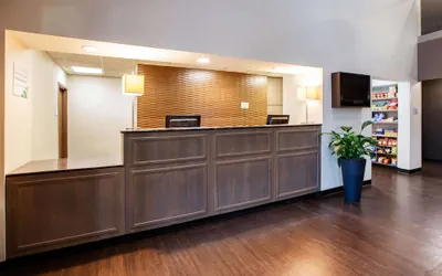 Photo 3 - Wingate by Wyndham Roseville/Detroit