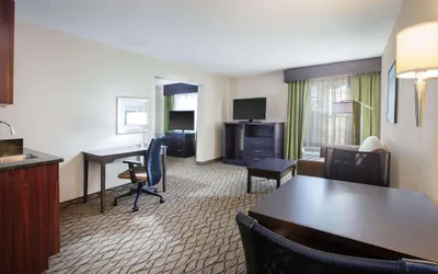 Photo 5 - Wingate by Wyndham Roseville/Detroit
