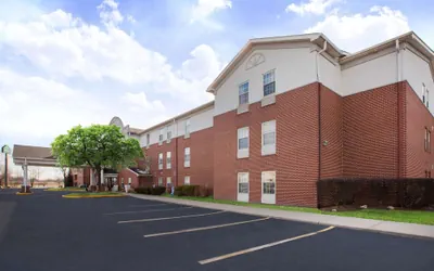 Photo 2 - Wingate by Wyndham Roseville/Detroit