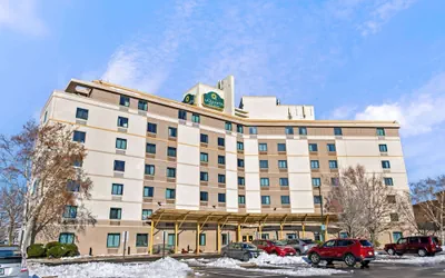 Photo 2 - La Quinta Inn & Suites by Wyndham Boston Somerville