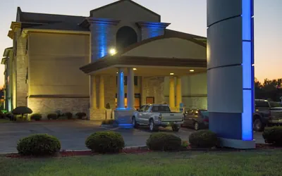 Photo 2 - Holiday Inn Express & Suites Wauseon by IHG