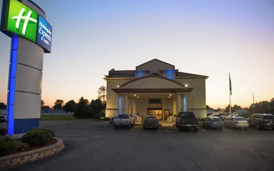 Holiday Inn Express & Suites Wauseon by IHG