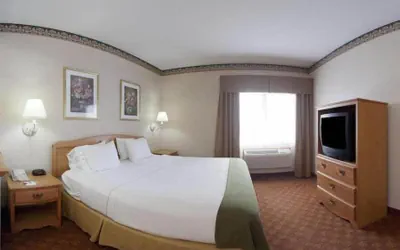 Photo 4 - Holiday Inn Express & Suites Wauseon by IHG