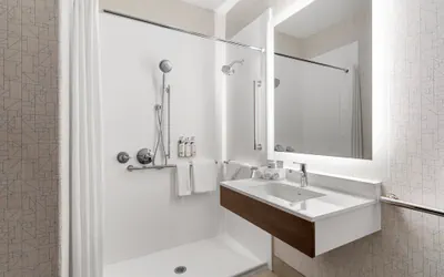 Photo 3 - Holiday Inn Express Vancouver North - Salmon Creek by IHG