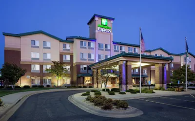 Photo 2 - Holiday Inn Express & Suites Vadnais Heights by IHG