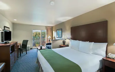 Photo 5 - Oxford Suites Yakima