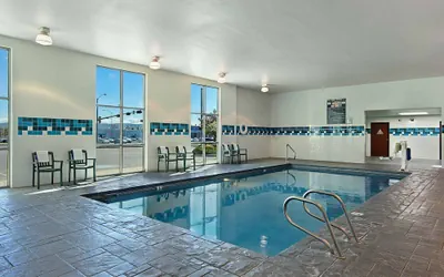 Photo 2 - Oxford Suites Yakima