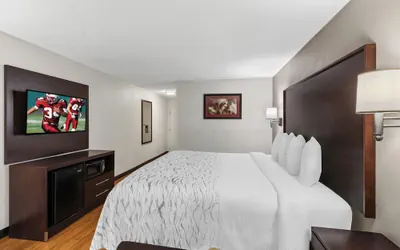 Photo 5 - Red Roof Inn PLUS+ & Suites Atlanta Airport South