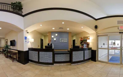 Photo 2 - Holiday Inn Express & Suites Pekin (Peoria Area) by IHG