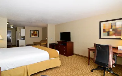 Photo 3 - Holiday Inn Express Hotel & Suites Fort Atkinson by IHG