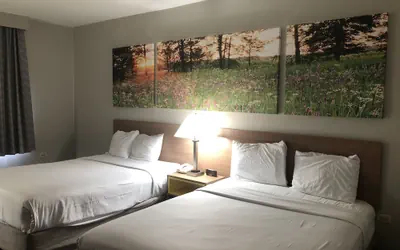 Photo 4 - Days Inn & Suites by Wyndham Romeoville