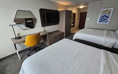 Photo 4 - Holiday Inn Express Hotel & Suites Cincinnati-Blue Ash by IHG