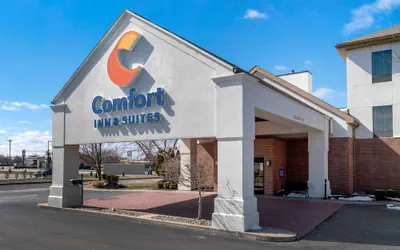 Photo 2 - Comfort Inn & Suites Toledo North